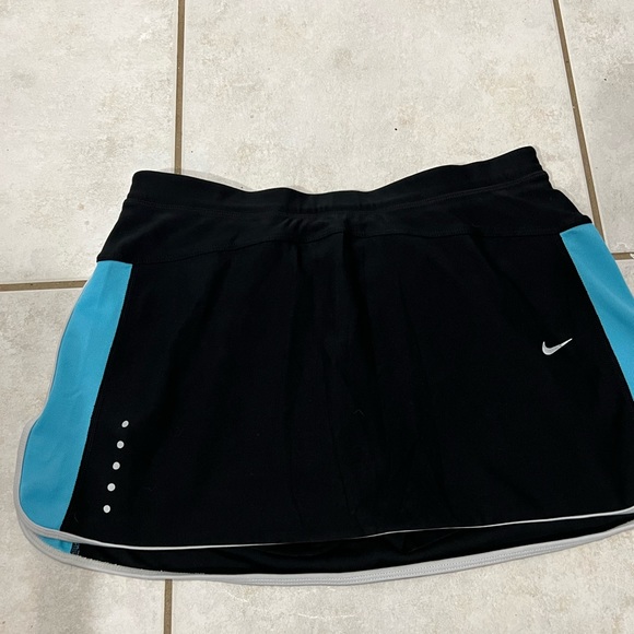 Nike skort - Picture 1 of 4